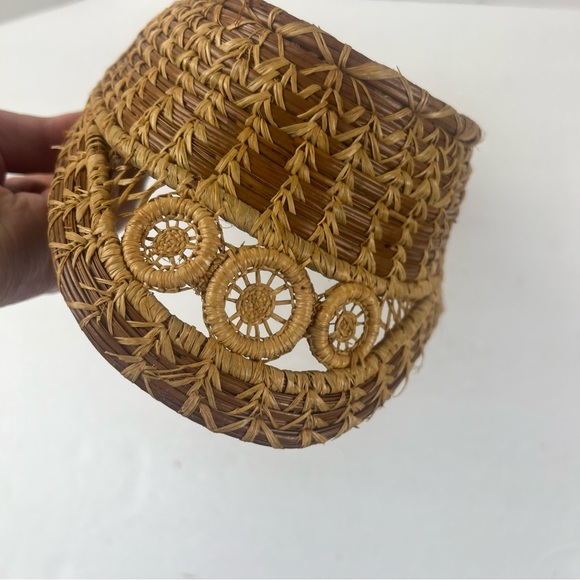 Fine woven vintage hand-made pine needle oval lace basket-Folk Art - Picture 8 of 15